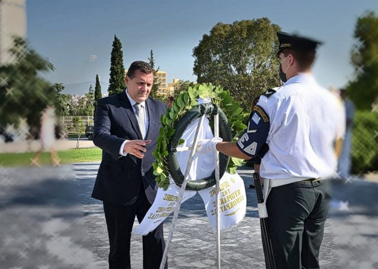 Κατάθεση στεφάνων στο Μνημείο Πεσόντων στο Άλσος Στρατού και στην Στήλη Πεσόντων  της κυπριακής τραγωδίας