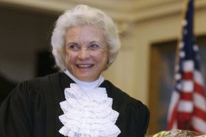 Πέθανε η Σάντρα Ντέι Ο’ Κόνορ- η πρώτη γυναίκα στο Ανώτατο Δικαστήριο των ΗΠΑ