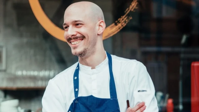 Ο Έλληνας Γιώργος Αθανασόπουλος ένας από τους καλύτερους σεφ της χρονιάς σε Βέλγιο και Λουξεμβούργο