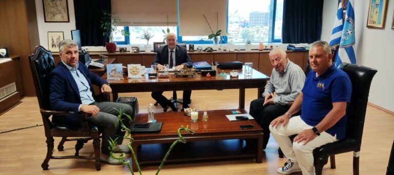 Συνάντηση του υφυπουργού Ναυτιλίας  Στ. Γκίκα με τους Περιφερειάρχες Β. Αιγαίου Κ. Μουτζούρη και Αν. Μακεδονίας Θράκης Χ. Τοψίδη