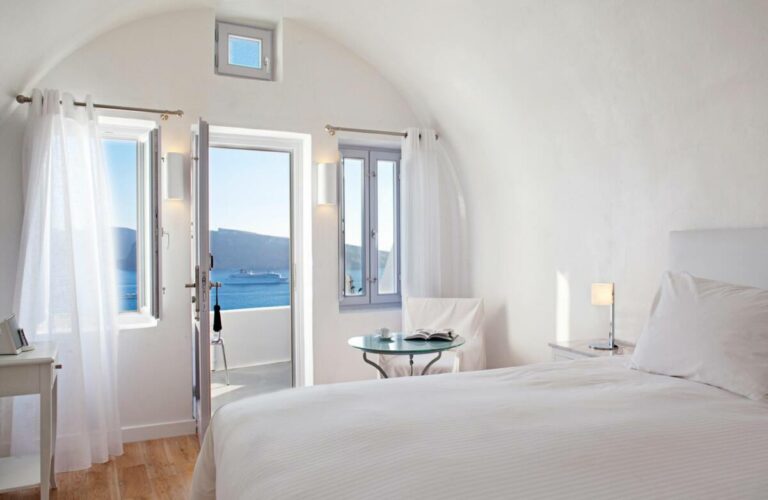 Katikies Santorini: Ξανά στη λίστα του Travel + Leisure με τα 500 καλύτερα  ξενοδοχεία στον κόσμο