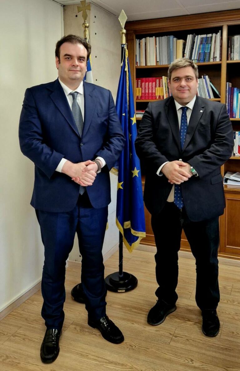 Συνάντηση προέδρου ΚΕΕΕ Γιάννη Βουτσινά με τον υπουργό Οικονομικών Κυριάκο Πιερρακάκη